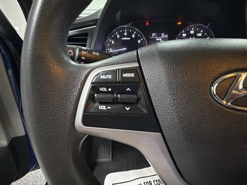 Used 2017 Hyundai Elantra SE image 16