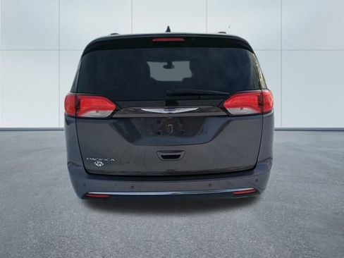 Used 2019 Chrysler Pacifica Touring-L Plus image 4