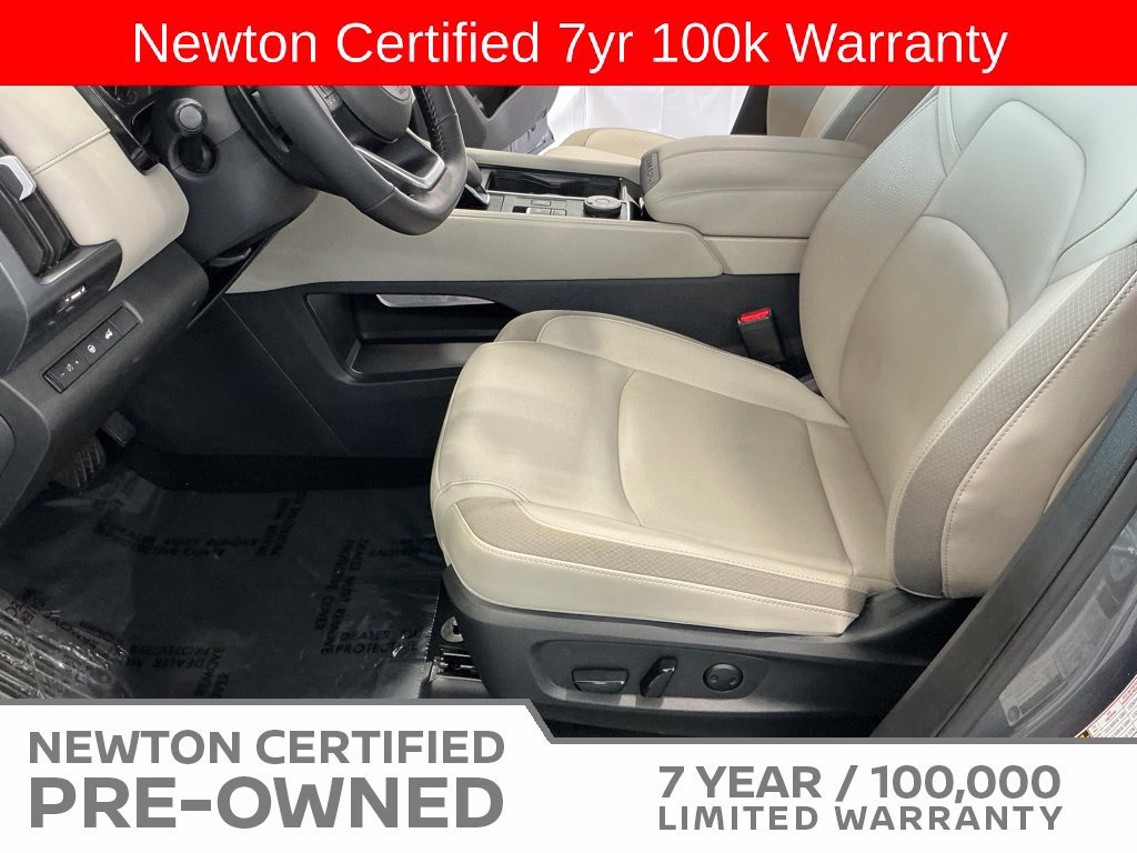 Used 2025 Nissan Pathfinder SL AWD/4WD image 16