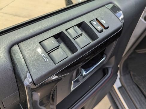 Used 2022 Toyota 4Runner TRD Off-Road AWD/4WD image 9