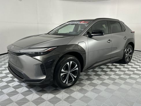 Used 2024 Toyota bZ4X FWD image 4