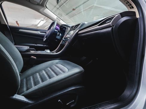 Used 2017 Ford Fusion SE w/ Fusion SE Technology Package FWD image 34