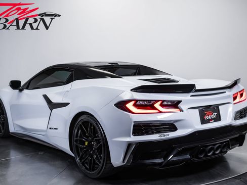 Used 2024 Chevrolet Corvette Z06 w/ Stealth Interior Trim Package RWD image 11