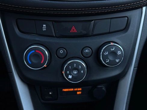 Used 2022 Chevrolet Trax LT w/ Driver Confidence Package image 30