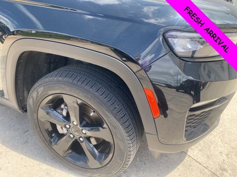 Used 2024 Jeep Grand Cherokee Limited w/ Black Appearance Package image 7