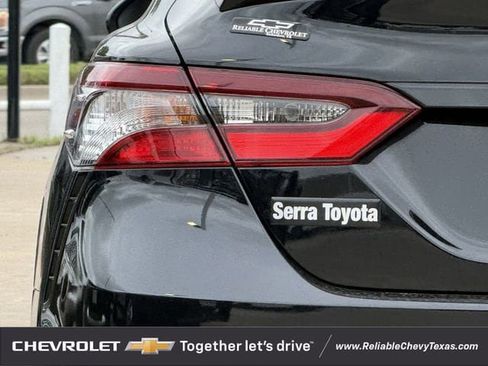 Used 2023 Toyota Camry SE FWD image 9