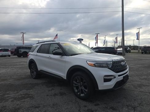 Certified 2024 Ford Explorer XLT w/ XLT Sport Appearance Package AWD/4WD image 3