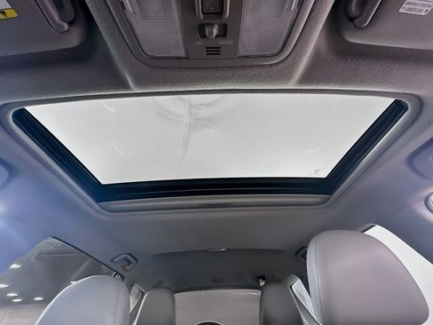 Used 2011 Toyota RAV4 Limited w/ Limited Extra Value Pkg AWD/4WD image 23