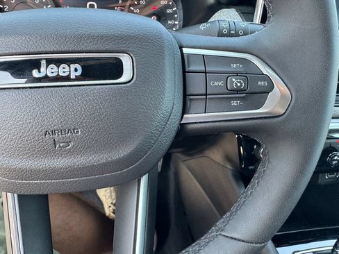 Used 2025 Jeep Compass Latitude AWD/4WD image 23
