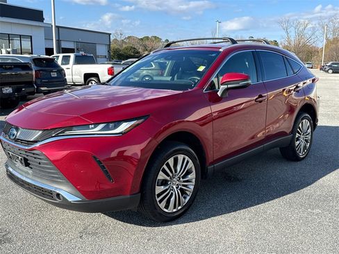 Used 2022 Toyota Venza XLE image 7