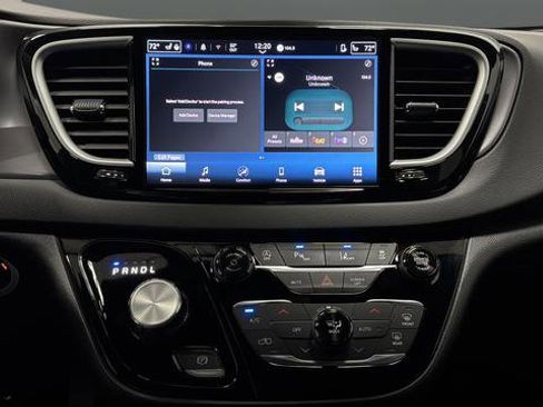 New 2026 Chrysler Voyager LX image 12