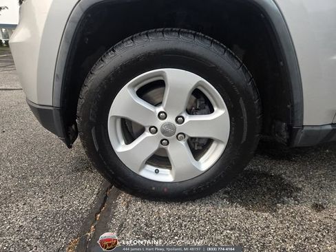 Used 2011 Jeep Grand Cherokee Laredo AWD/4WD image 33