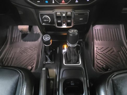 Used 2022 Jeep Wrangler Unlimited Sahara w/ Cold Weather Group image 33