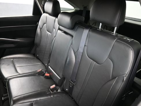 Used 2025 Kia Sorento S FWD image 37