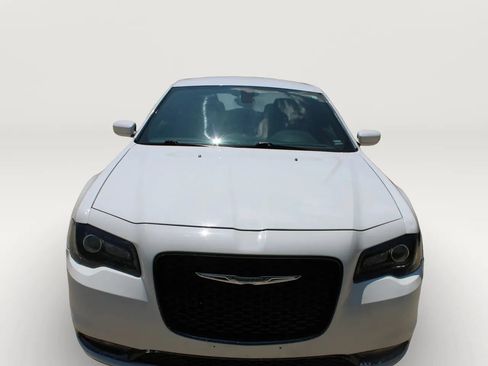 Used 2019 Chrysler 300 S RWD image 2