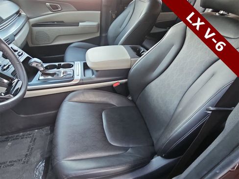 Used 2024 Kia Carnival LX image 15