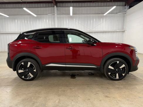 Used 2025 Nissan Kicks SR FWD image 5