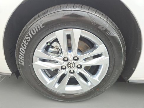Certified 2025 Toyota Sienna Limited FWD image 26