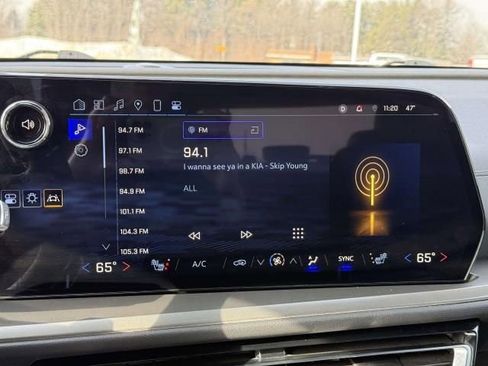 Used 2025 Chevrolet Traverse LT image 25