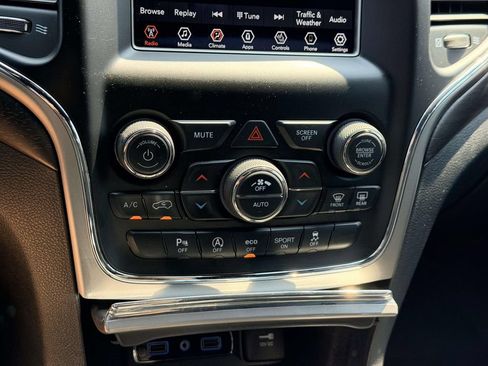 Used 2018 Jeep Grand Cherokee Laredo AWD/4WD image 5