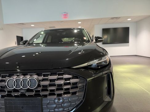 Used 2025 Audi Q5 2.0T Premium w/ Convenience Package image 32