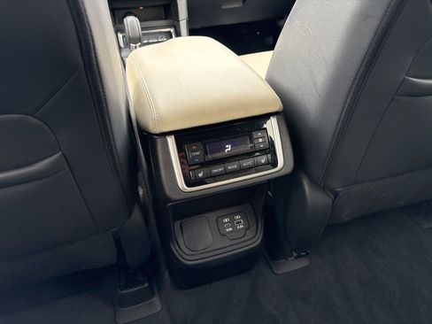 Certified 2023 Subaru Ascent Limited w/ Technology Package image 28