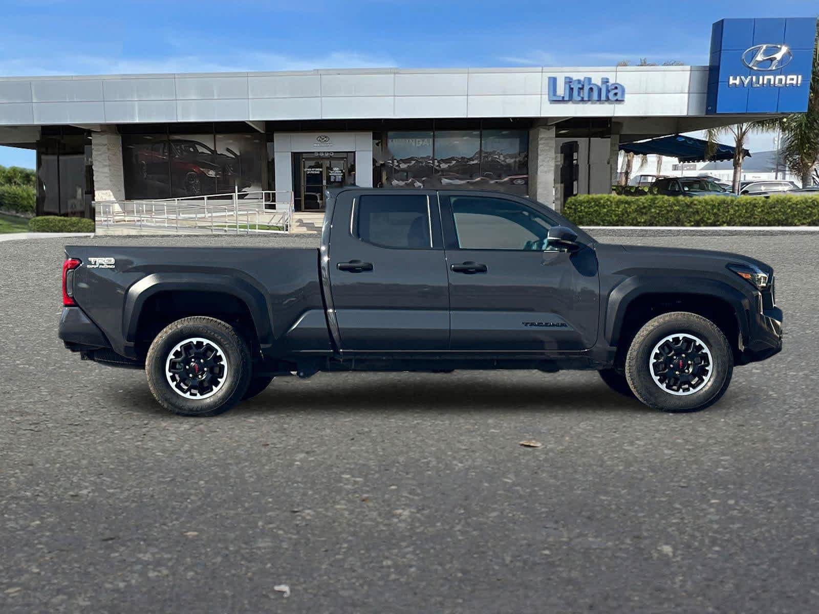 Used 2024 Toyota Tacoma TRD Off-Road AWD/4WD image 9