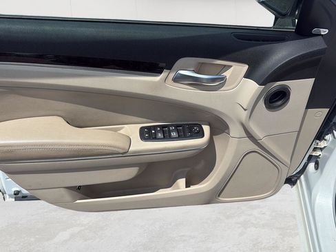 Used 2011 Chrysler 300 Limited RWD image 15