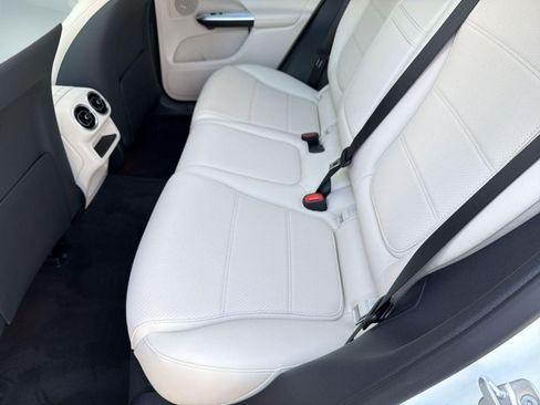 Used 2026 Mercedes-Benz GLC 300 image 14