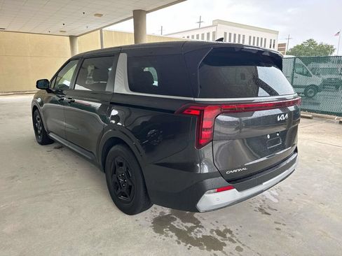 Used 2026 Kia Carnival FWD image 5