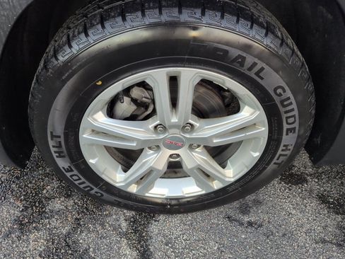 Used 2020 GMC Terrain SLE w/ Driver Convenience Package image 13