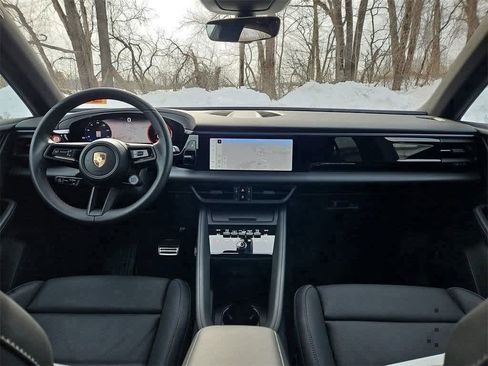 Used 2025 Porsche Macan 4S Electric image 12