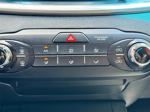 Used 2020 Kia Sorento LX image 16