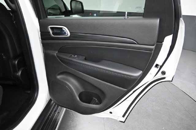 Used 2020 Jeep Grand Cherokee Laredo w/ Security & Convenience Group AWD/4WD image 27