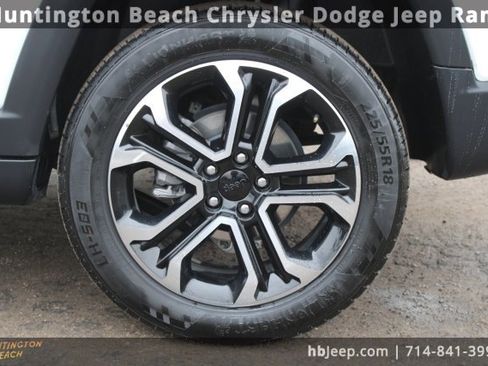 Used 2023 Jeep Compass Limited image 8