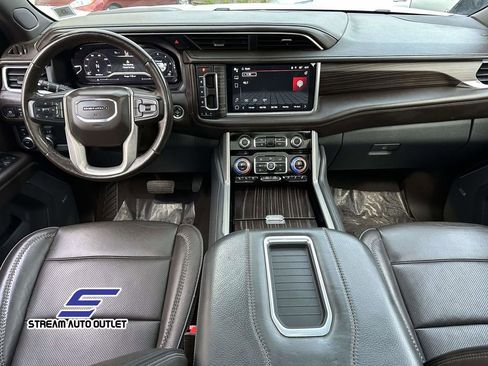 Used 2022 GMC Yukon XL Denali image 14