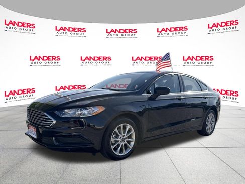 Certified 2017 Ford Fusion SE w/ Fusion SE Technology Package FWD image 7