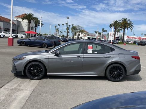 Used 2026 Toyota Camry SE image 2