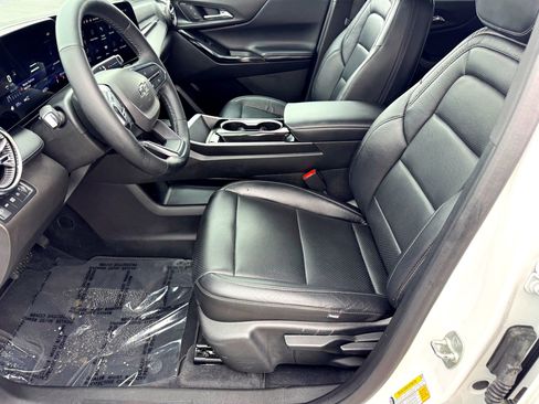 Used 2025 Chevrolet Equinox LT w/ Safety and Technology Package image 12