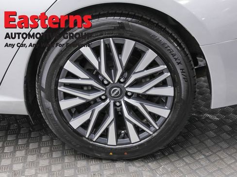 Used 2024 Nissan Altima 2.5 SV image 8