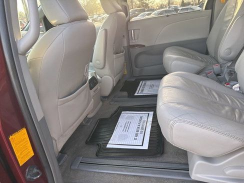 Used 2013 Toyota Sienna XLE image 12