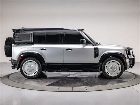 New 2025 Land Rover Defender 110 X-Dynamic SE image 6