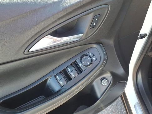 Used 2021 Buick Encore GX Select w/ Advanced Technology Package image 17