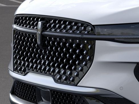 New 2026 Lincoln Nautilus Premier image 17