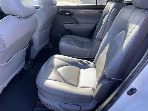 Used 2021 Toyota Highlander Platinum image 23