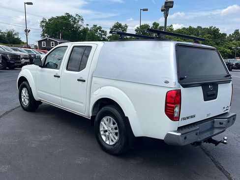 Used 2017 Nissan Frontier SV w/ SV Value Truck Package AWD/4WD image 3