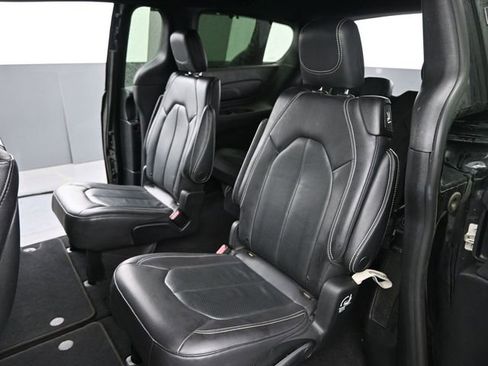 Used 2021 Chrysler Pacifica Touring-L w/ Uconnect Theater Family Group image 13