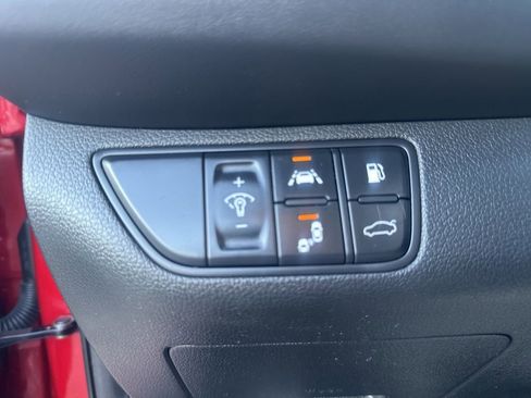 Used 2019 Genesis G70 2.0T Advanced w/ Sport Package image 22