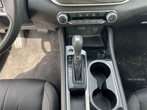 Used 2024 Nissan Altima 2.5 SV FWD image 12