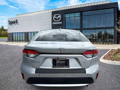 Used 2022 Toyota Corolla LE FWD image 4